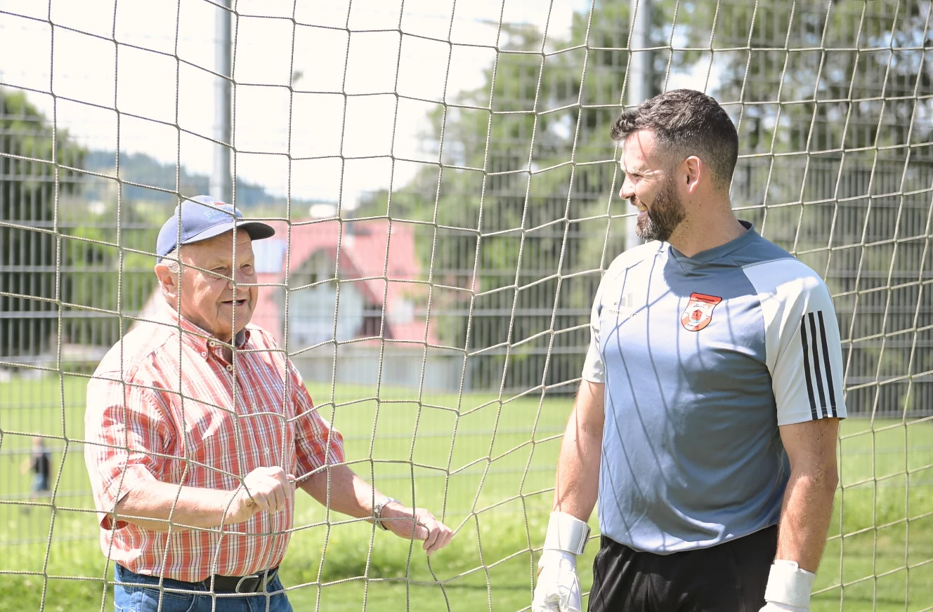 Sportfreunde Bühlerzell Zuschauer hinter Tor